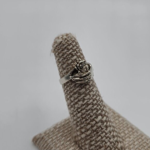 Size 5 Sterling Silver Rose In Hands Band Ring A3277 - Picture 3 of 8